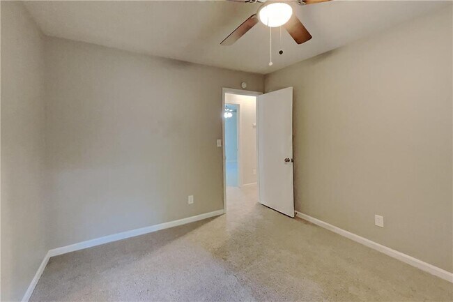 Building Photo - 4094 Maxanne Dr NW