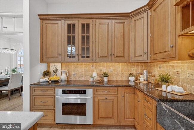 Building Photo - 700 Kahn Pl