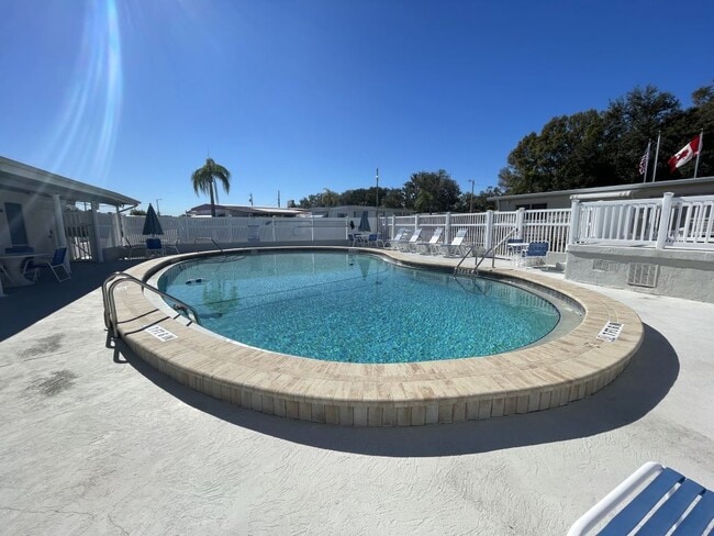 Building Photo - 4300 E Bay Dr
