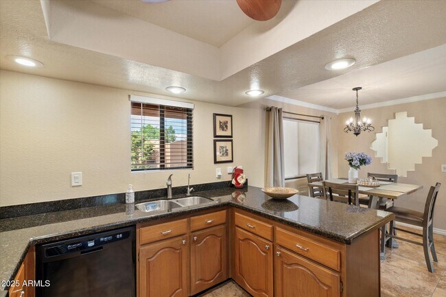 Building Photo - 4303 E Cactus Rd