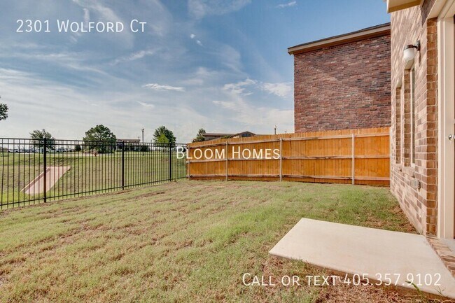 Building Photo - 2301 Wolford Ct