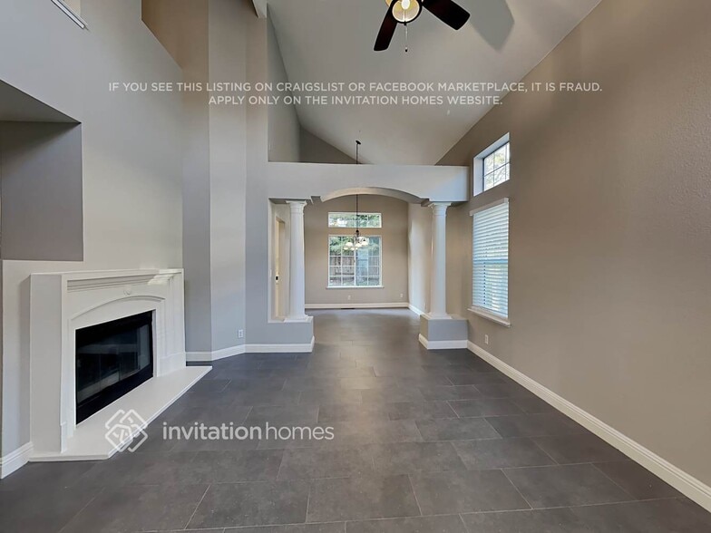 Building Photo - 413 Rolling Oak Dr