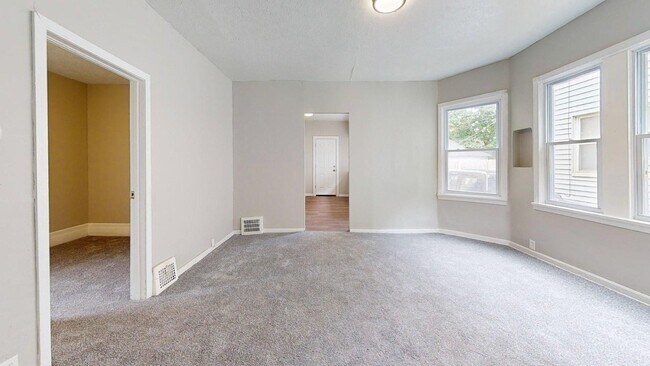 Building Photo - 3200 W 94th St