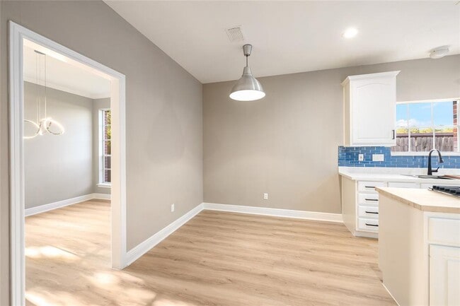 Building Photo - 302 Harbor Cir