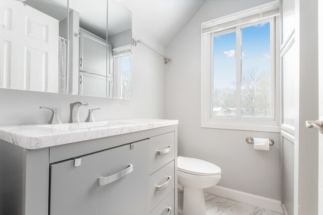 Building Photo - 300 Pauline Ave