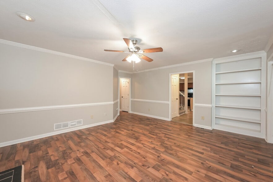 Building Photo - 2481 Meadowglen Trail