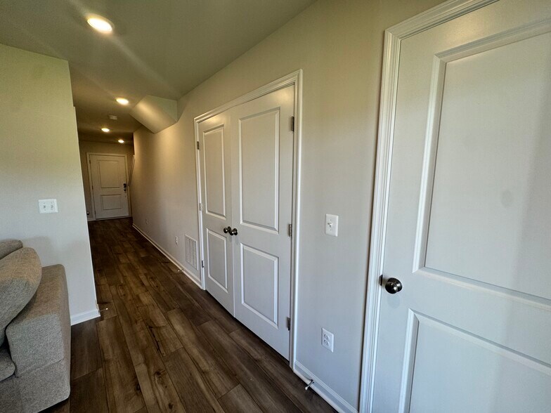 Building Photo - 101 Milburn Dr