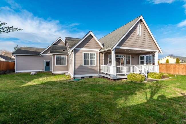 Building Photo - Modern 3 Bed 2 Bath Corner Home ** First M...