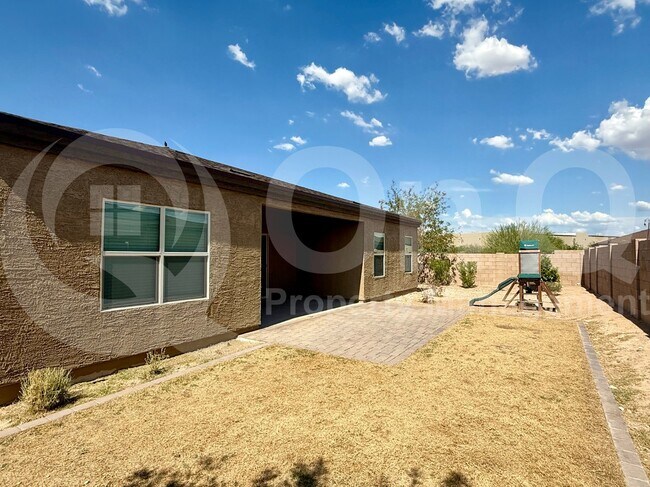Building Photo - 2736 Calle Palta