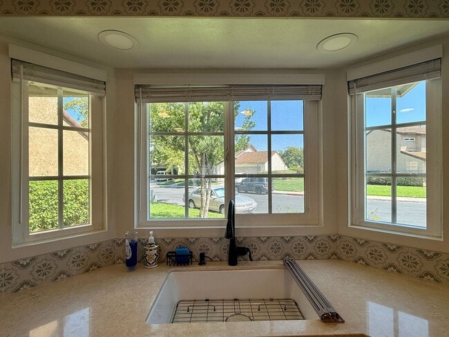 Building Photo - Gorgeous Two Bedroom Home in San Luis Rey