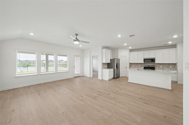 Building Photo - 3930 Langridge Dr