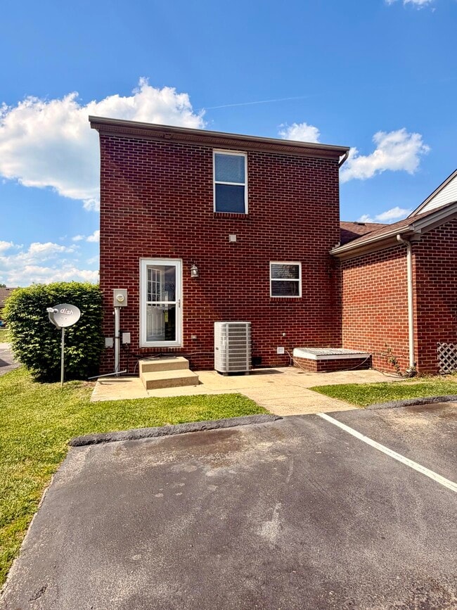 Building Photo - 523 Tecumseh Trail