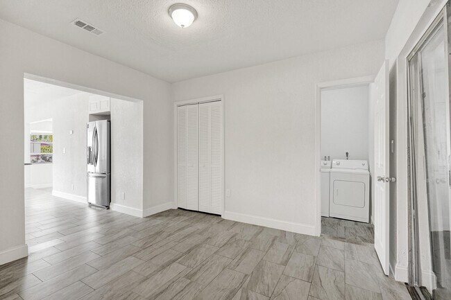 Building Photo - 651 SW 15th St