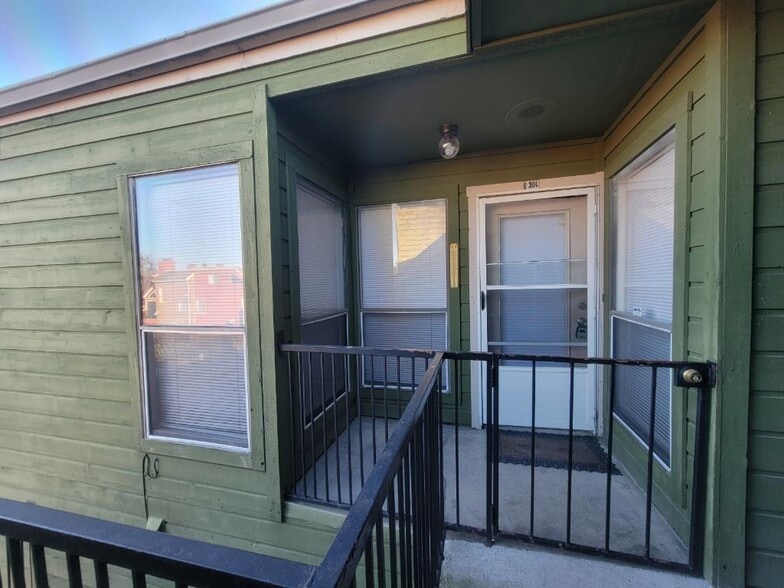 Building Photo - 9809 Walnut St