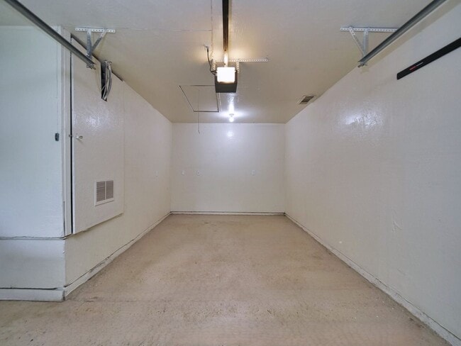 Building Photo - Cozy 2bed 1 bath South Natomas home availa...