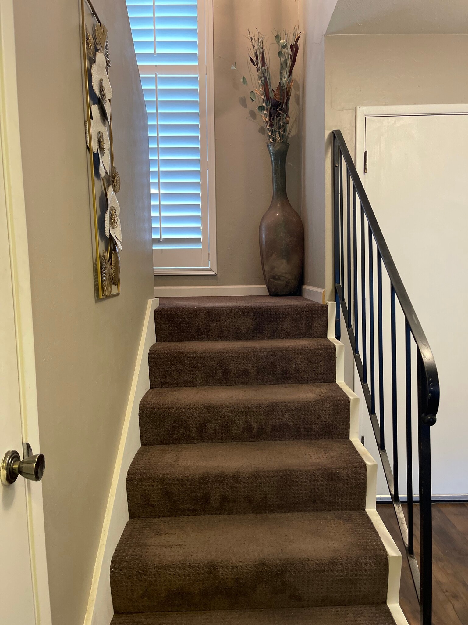 Two story living space - 59 Meadowbrook Ave