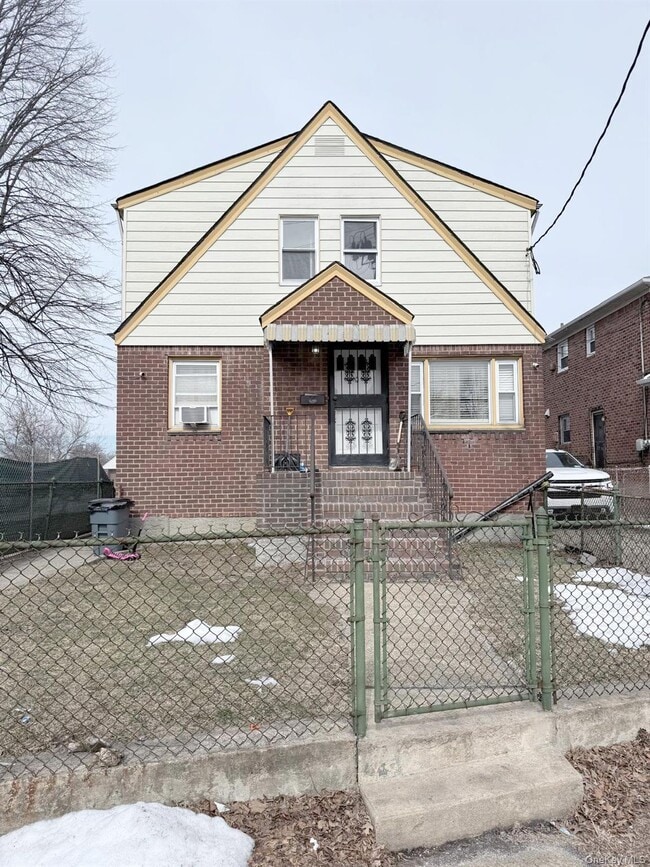 Building Photo - 165-25 Union Tpke