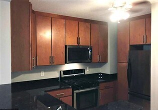 Building Photo - Artisan 602