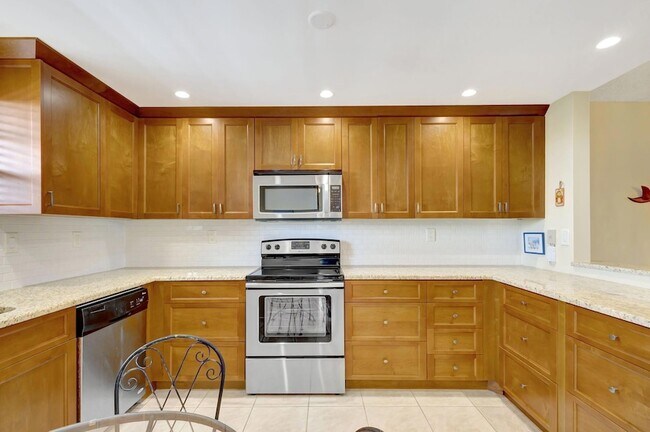Building Photo - 300 N Hwy A1A