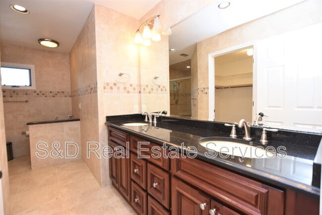 Building Photo - 4745 Highlands Pl Cir
