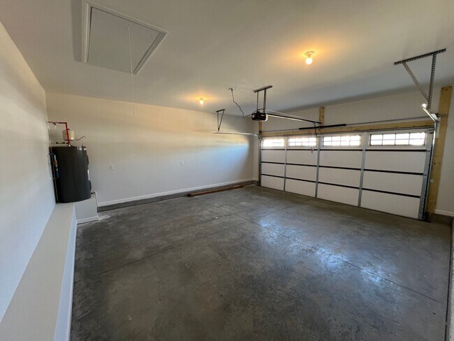 Building Photo - Gorgeous NEW CONSTRUCTION 3 BR 2 Bath Home - Right off Hwy 231 S.