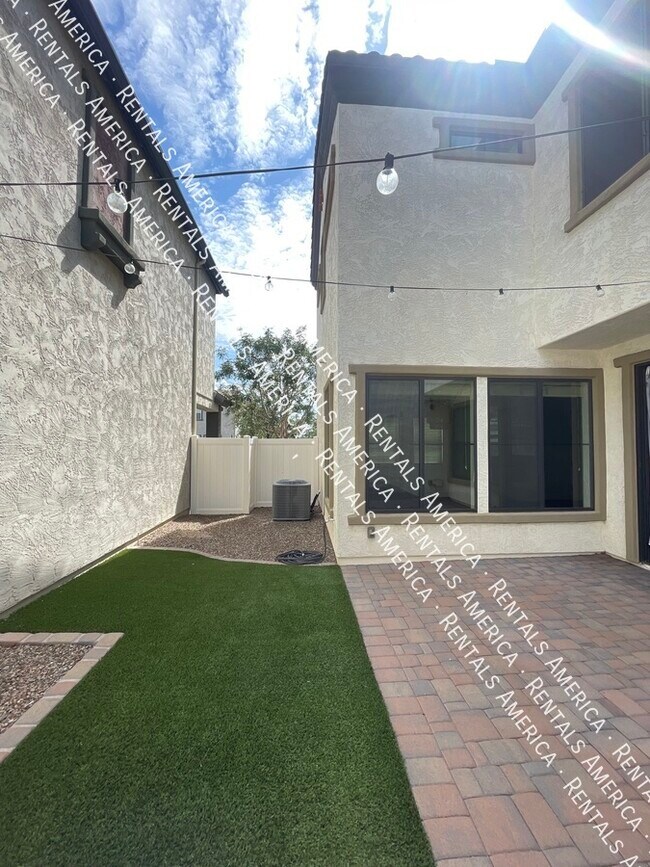 Building Photo - 10428 E Nopal Ave