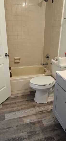 guest bath - 277 Cobalt Dr