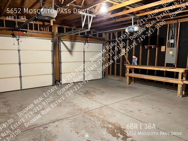 Building Photo - $500 OFF the first month of rent! Modern a...