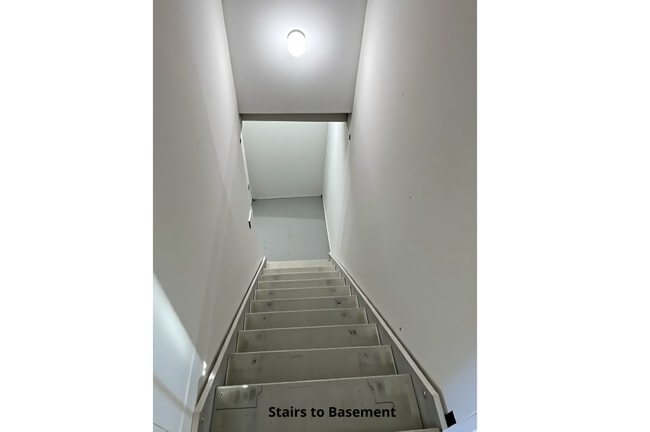 Building Photo - 30 Somerset Ave