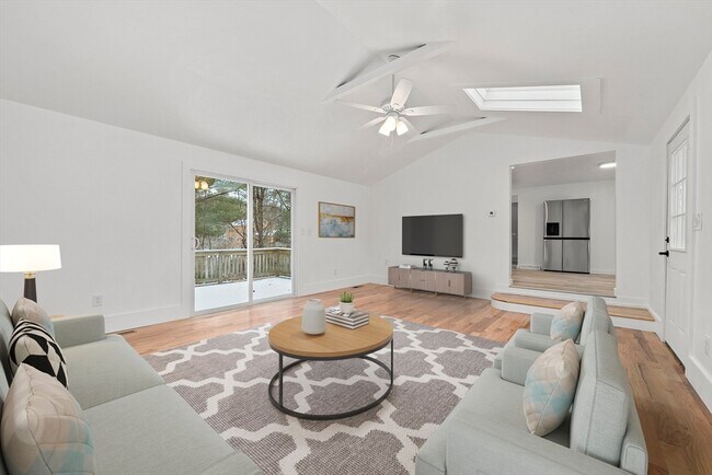 Building Photo - 4 Oaken Bucket Ln