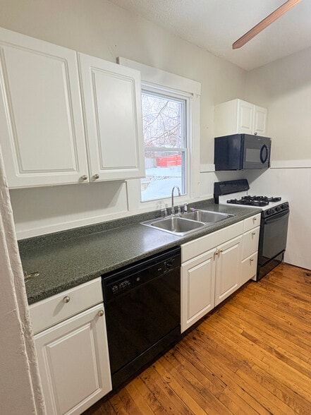 Building Photo - 962 Dunham St SE