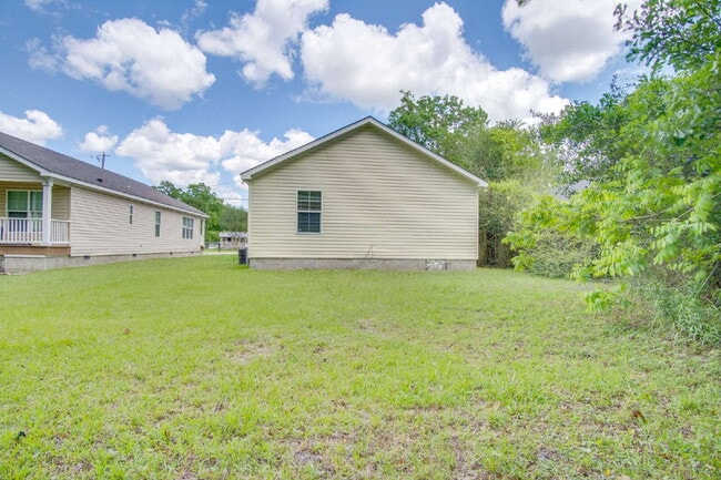 Building Photo - Don’t Miss This West Pensacola Rental — Open Floor Plan, Large Primary Suite, Outdoor Deck & Minu...
