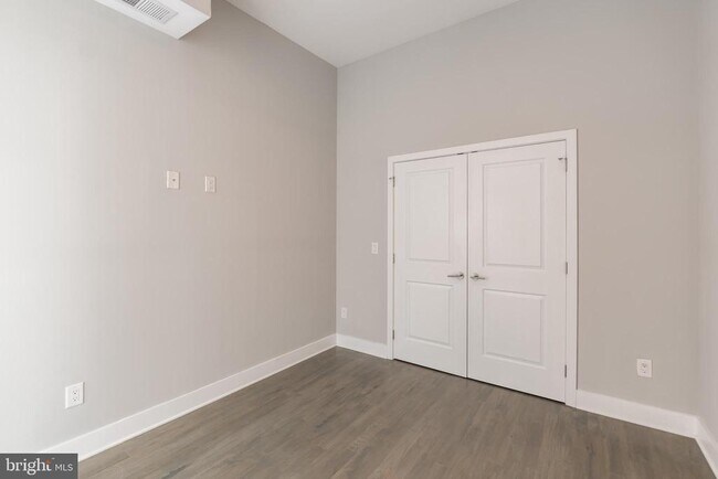 Building Photo - 1607 Catharine St