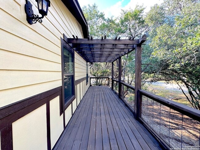 Building Photo - 776 Lookout Dr