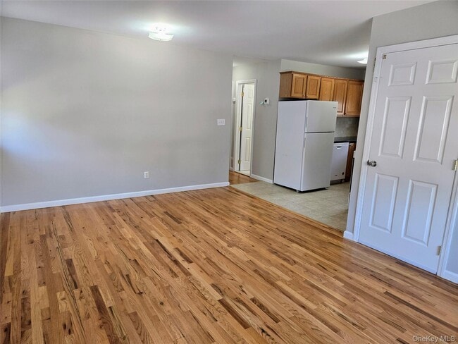 Building Photo - 56 Linwood Rd N