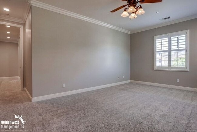 Building Photo - Beautiful 5Bdm 2.5Ba Home with Mountain Vi...