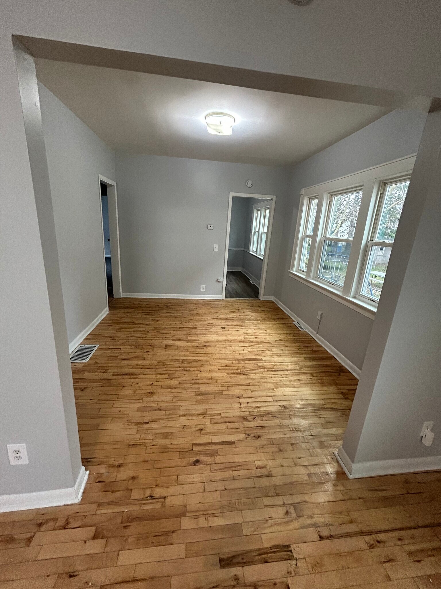 Building Photo - 40 Moulson St