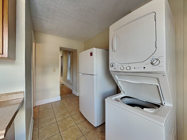 Building Photo - 1365 Indianola Ave