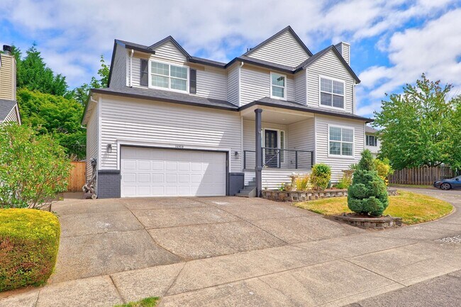 Building Photo - Beautifully Refreshed Clackamas Home with Bright Interiors & Private Backyard Retreat
