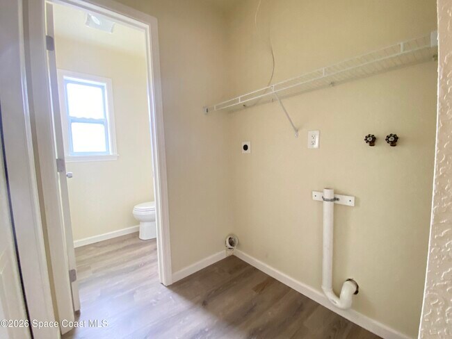 Building Photo - 105 Lagrange Ave