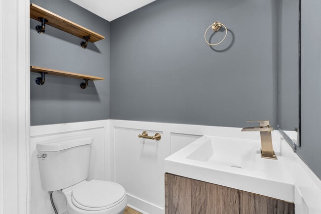 Building Photo - 2035 Stanley Ct