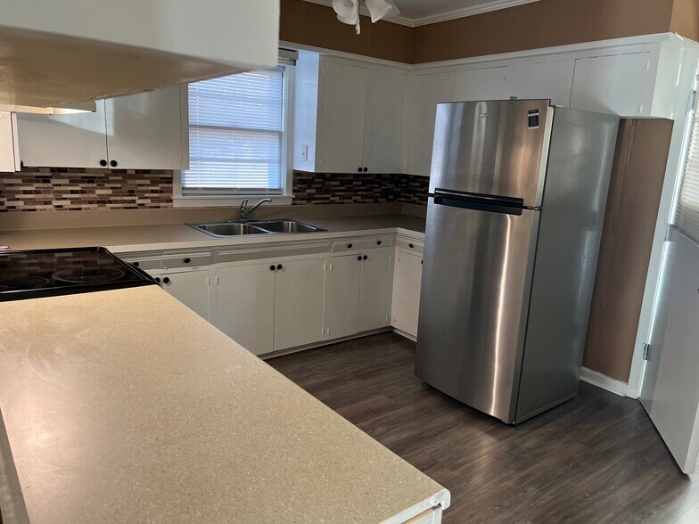 McCrary Kitchen (1) - 508 N McCrary Rd