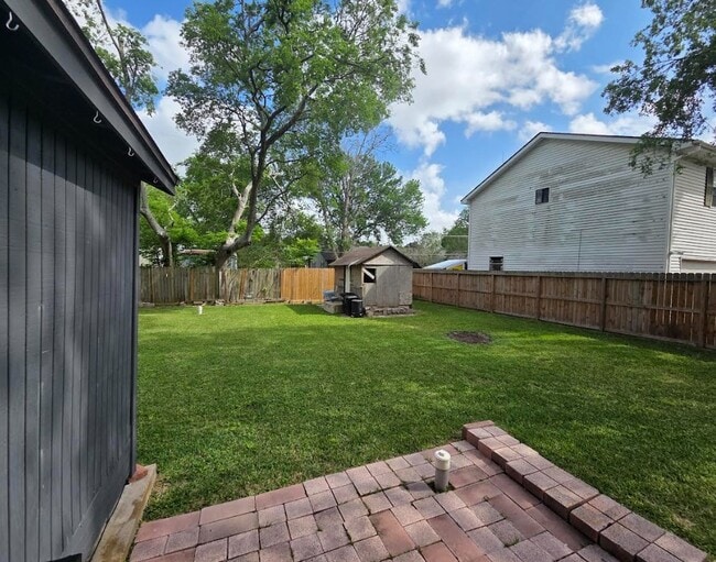 Building Photo - 1211 3rd St