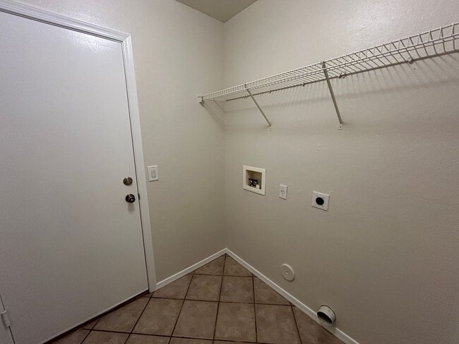 Building Photo - 12521 W Myer Ln