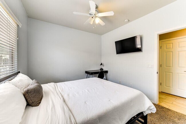 Building Photo - 2313 N Presidential Dr