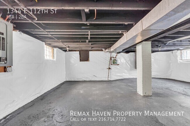 Building Photo - 1344 E 112th St