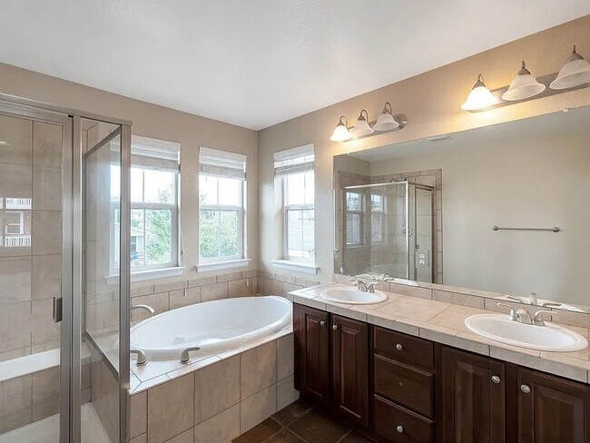 Building Photo - 5255 Clovervale Cir