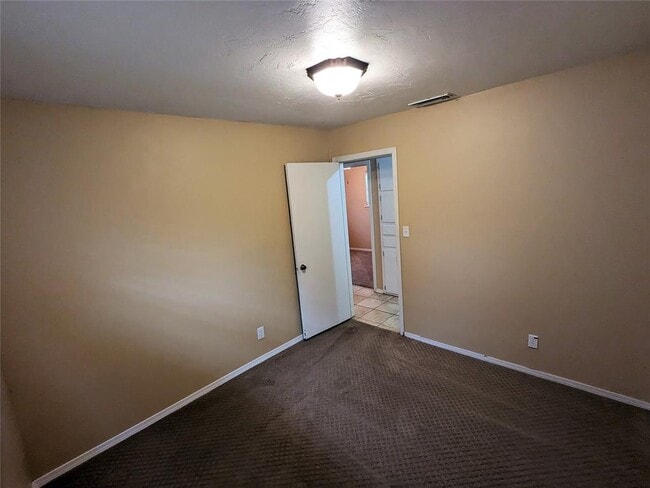 Building Photo - 1404 Heather Ln
