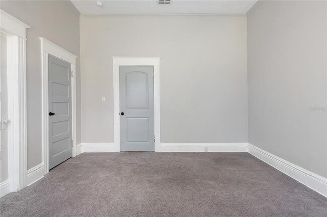 Building Photo - 906 E 11th Ave