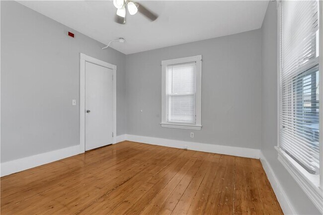 Building Photo - 244 Paradis Ave